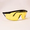 Image 5/7 - Lunettes de protection médicales à usage unique avec monture noire et verres jaunes